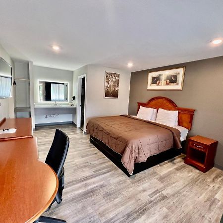 Ozark Inn & Suites Bagian luar foto