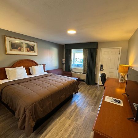 Ozark Inn & Suites Bagian luar foto