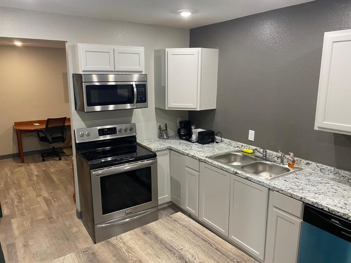 Ozark Inn & Suites Bagian luar foto