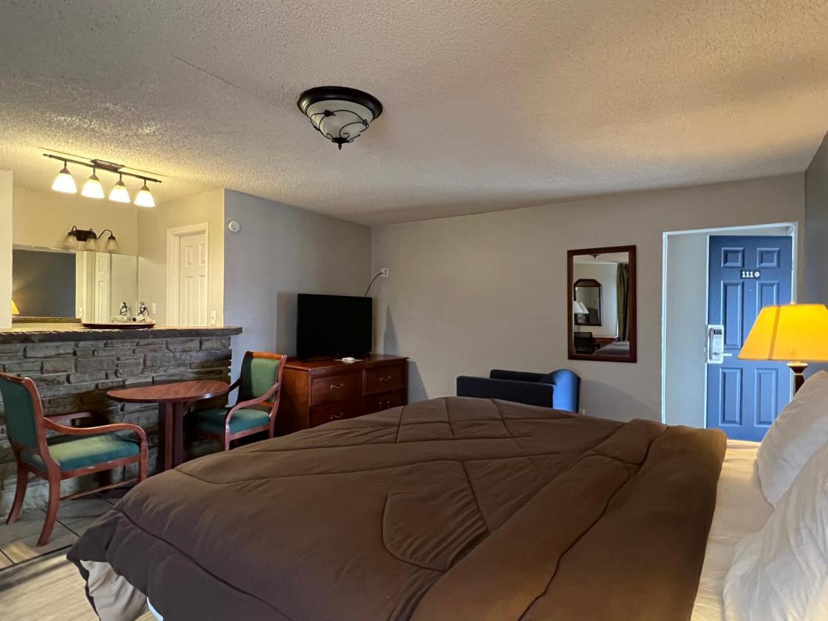 Ozark Inn & Suites Bagian luar foto