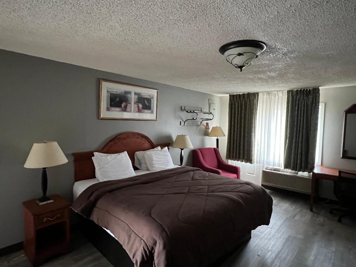 Ozark Inn & Suites Bagian luar foto