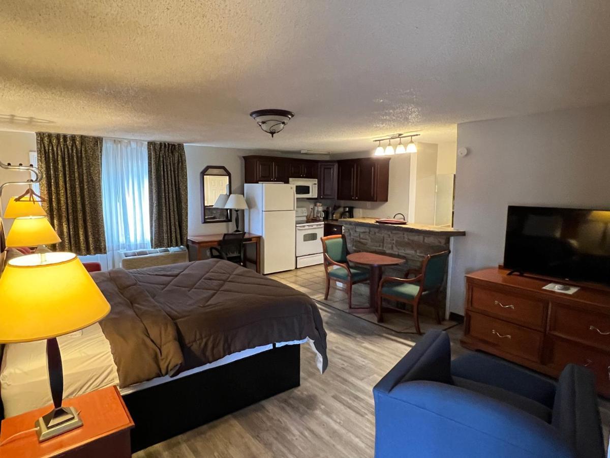 Ozark Inn & Suites Bagian luar foto