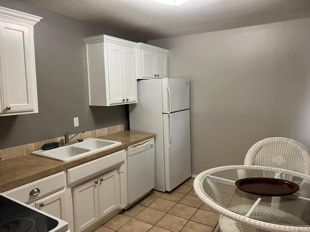 Ozark Inn & Suites Bagian luar foto