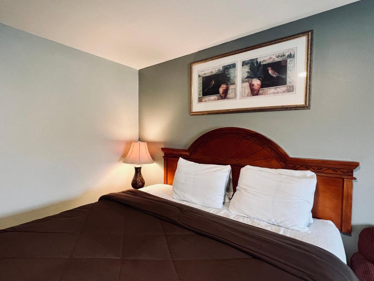 Ozark Inn & Suites Bagian luar foto