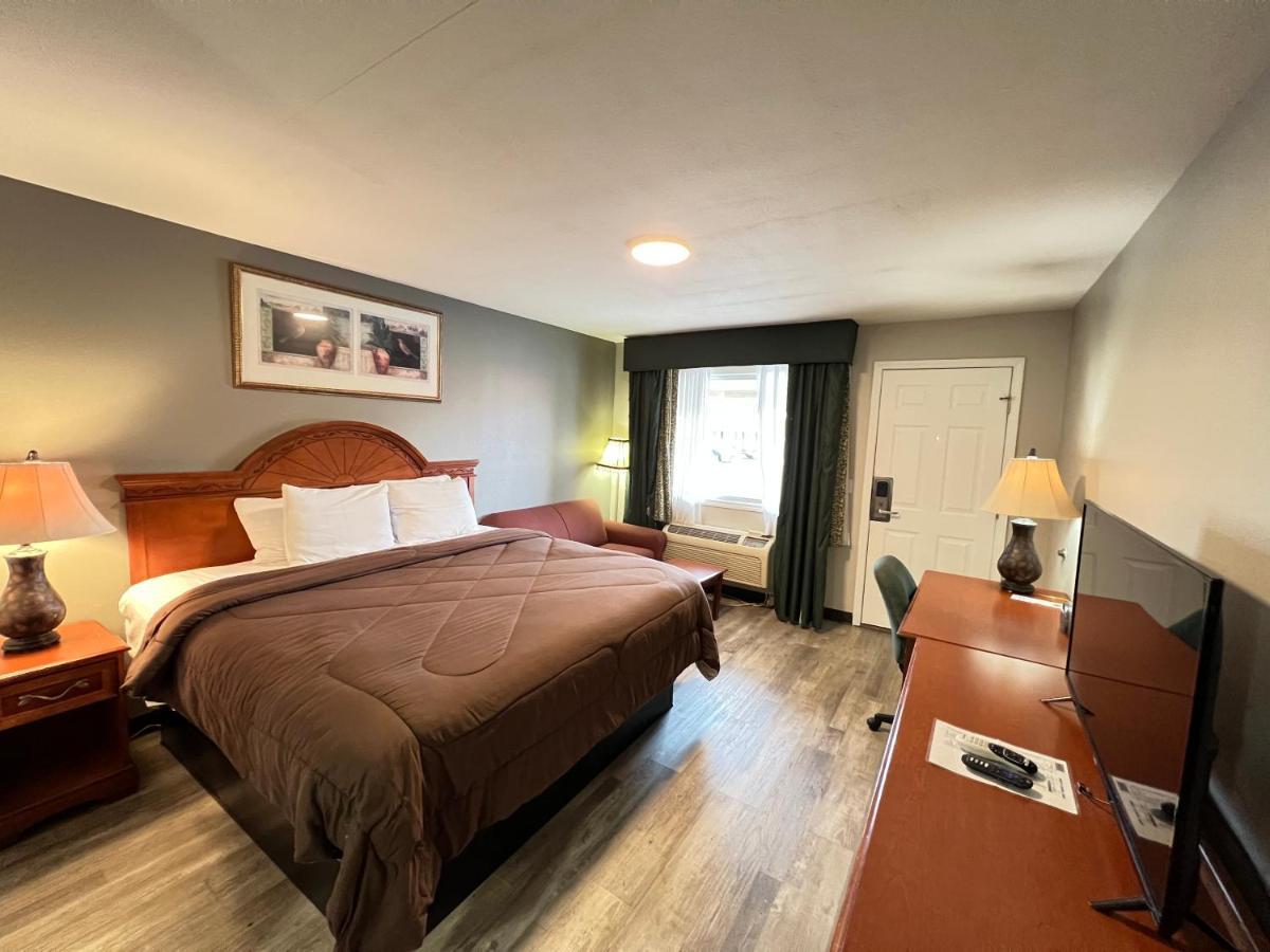 Ozark Inn & Suites Bagian luar foto