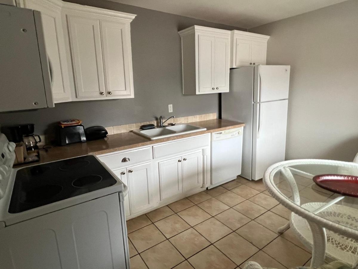Ozark Inn & Suites Bagian luar foto
