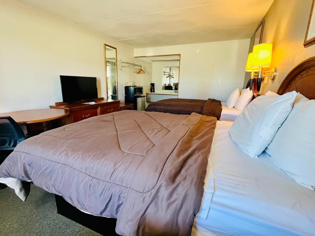Ozark Inn & Suites Bagian luar foto