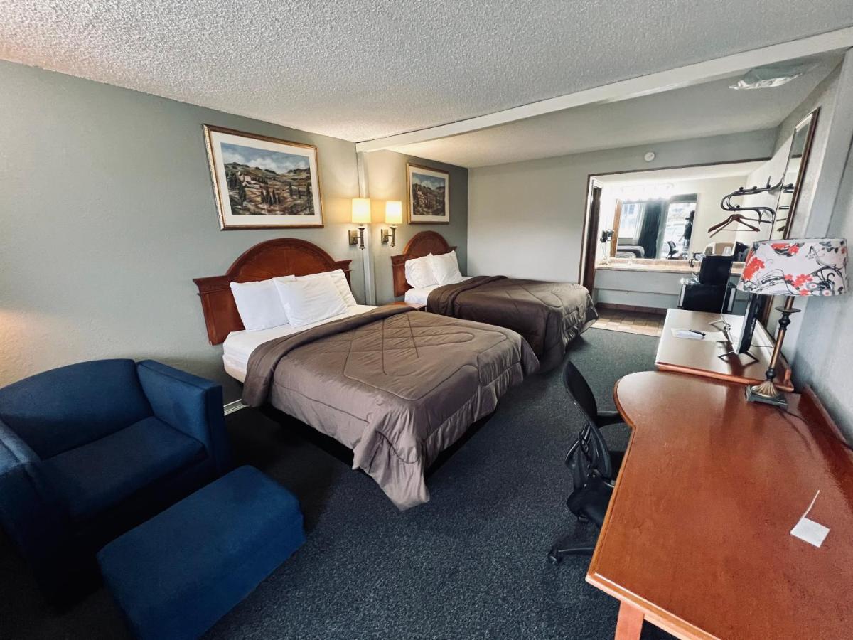 Ozark Inn & Suites Bagian luar foto