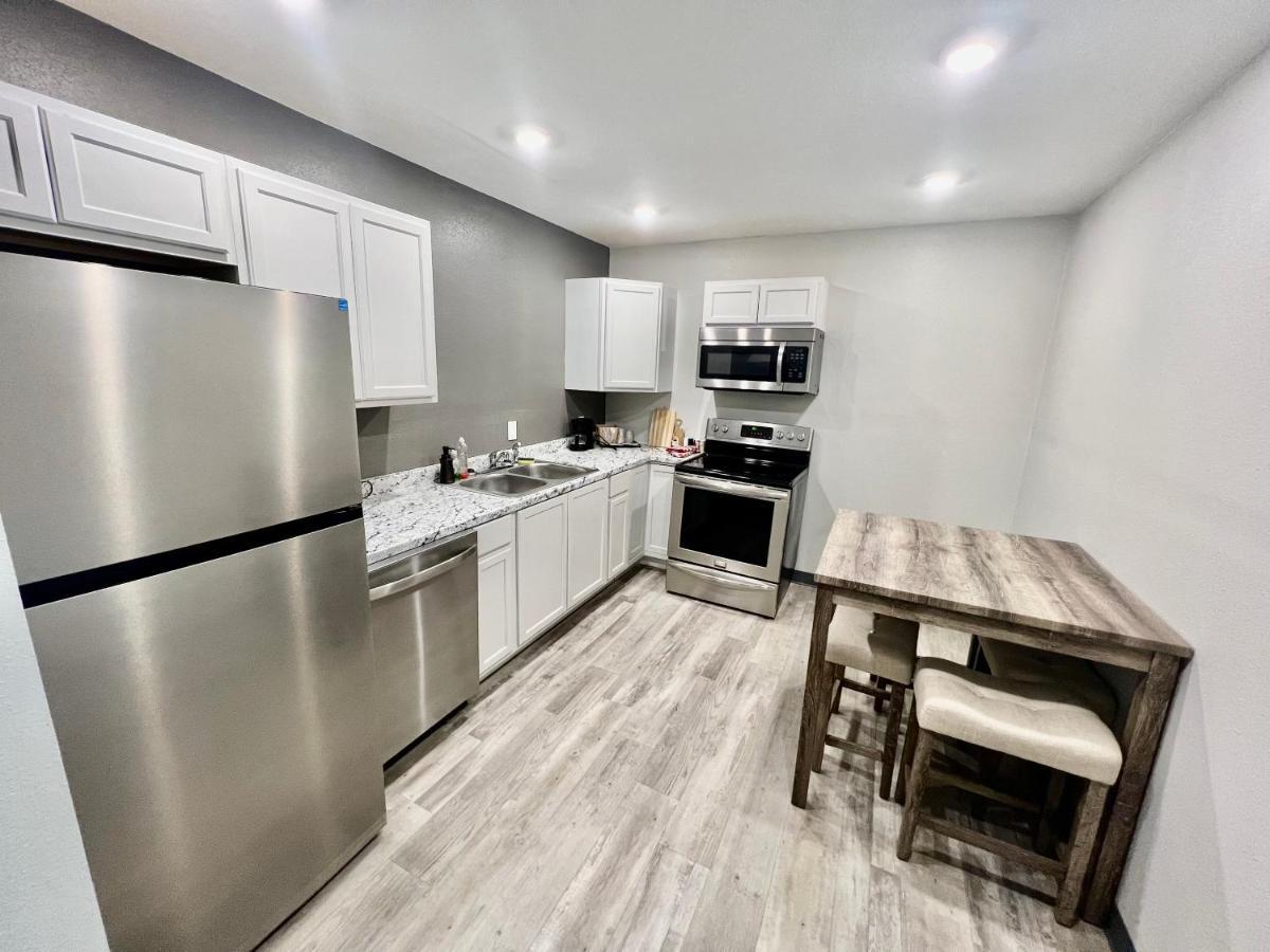 Ozark Inn & Suites Bagian luar foto
