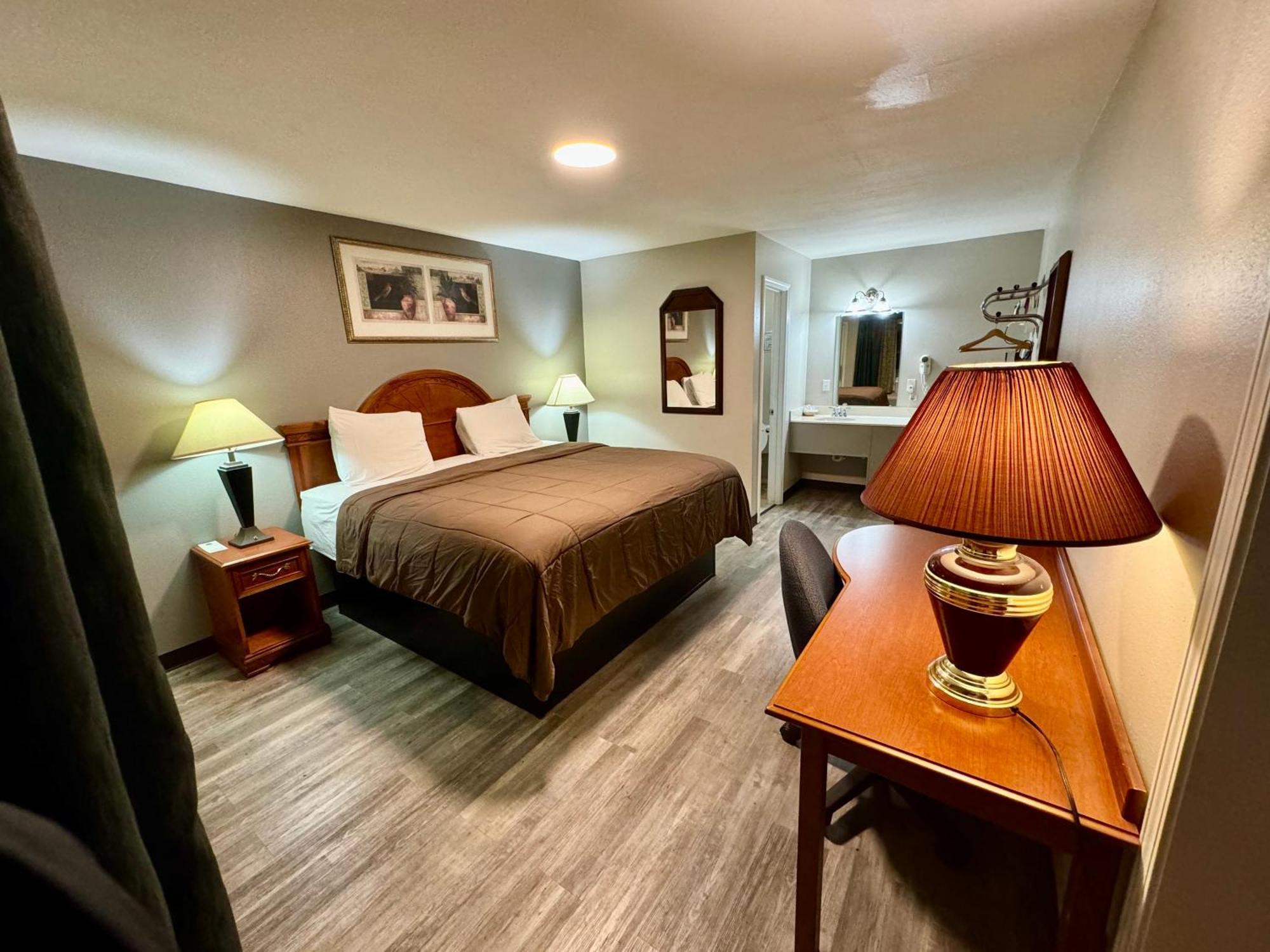 Ozark Inn & Suites Bagian luar foto