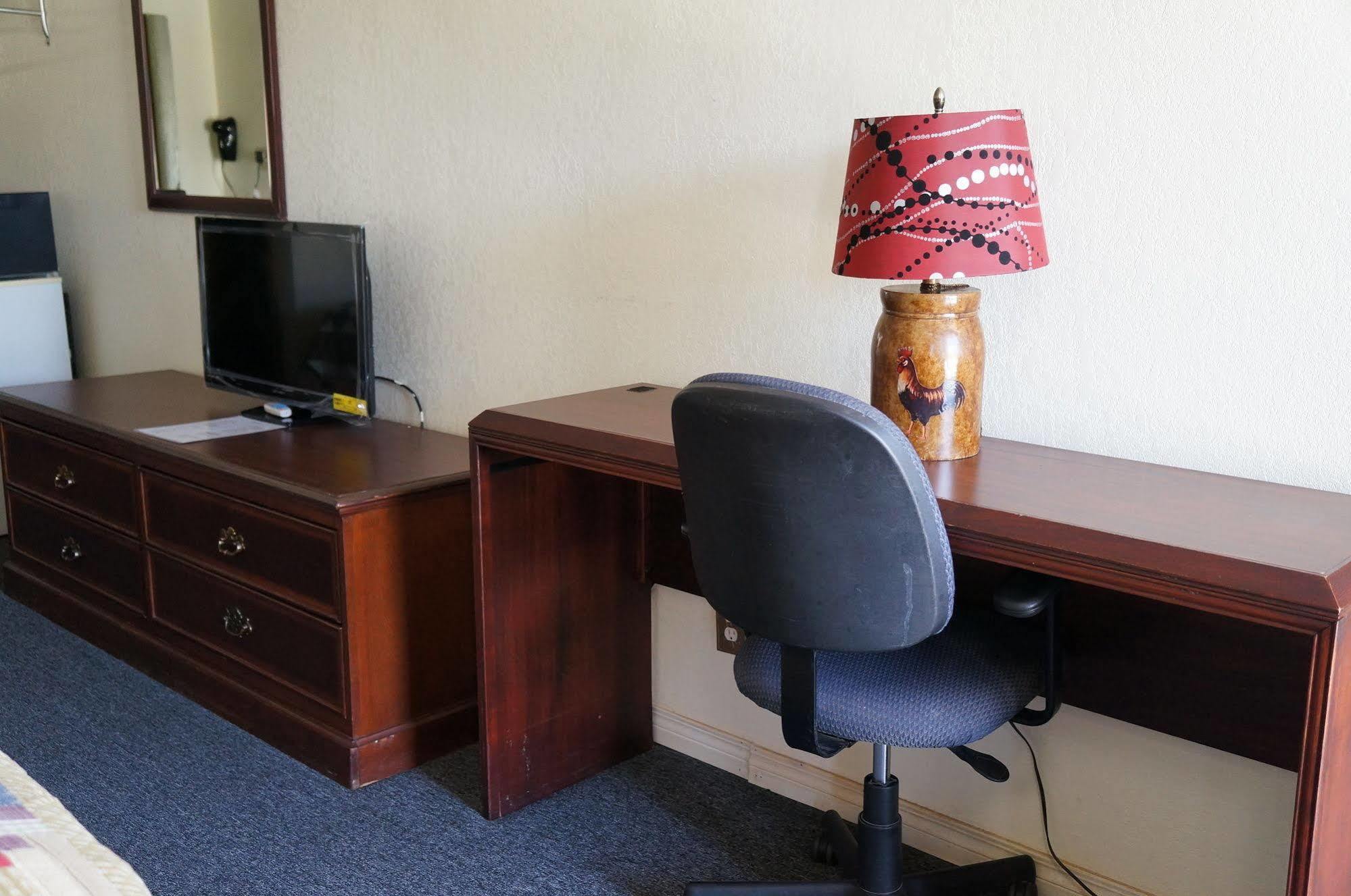 Ozark Inn & Suites Bagian luar foto