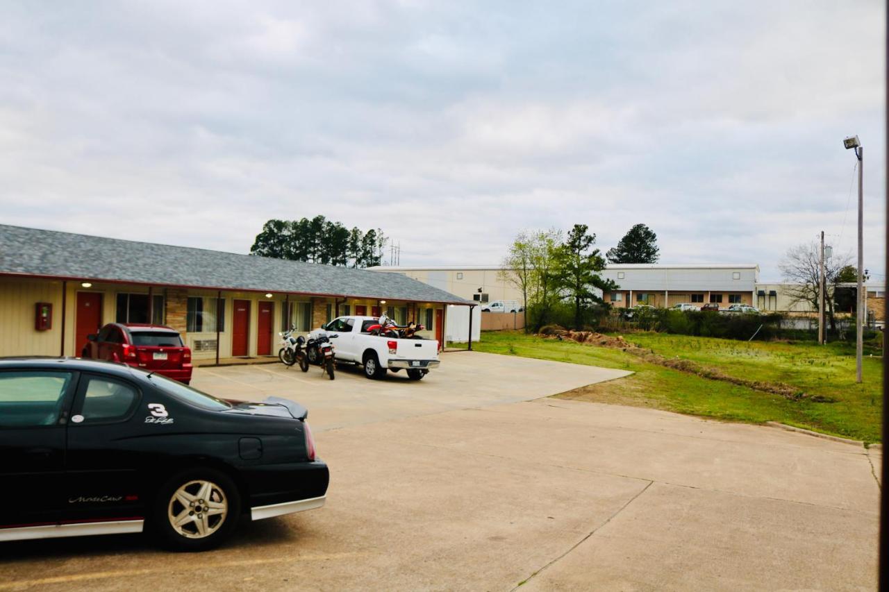 Ozark Inn & Suites Bagian luar foto