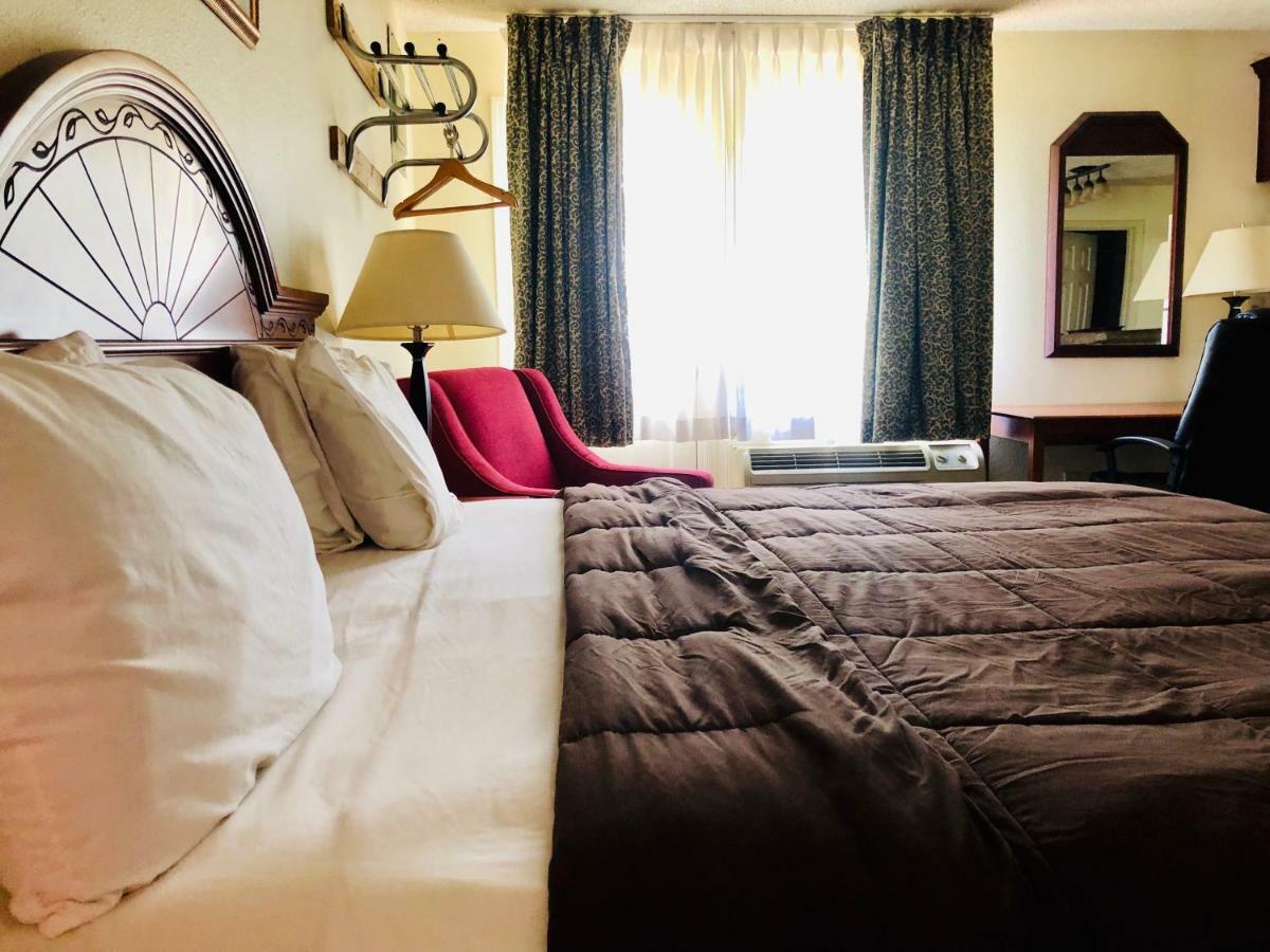 Ozark Inn & Suites Bagian luar foto