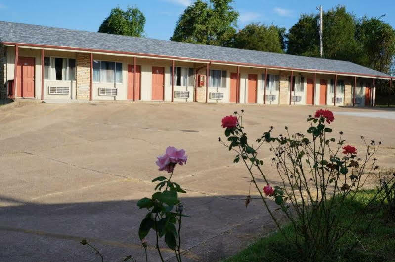 Ozark Inn & Suites Bagian luar foto
