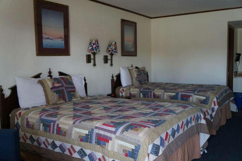 Ozark Inn & Suites Bagian luar foto