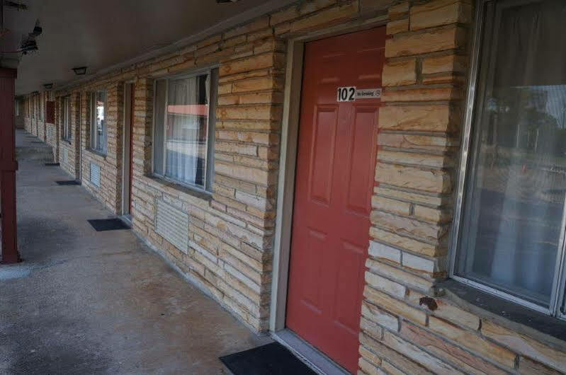 Ozark Inn & Suites Bagian luar foto