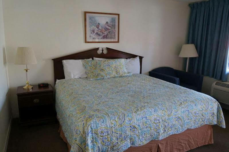 Ozark Inn & Suites Bagian luar foto