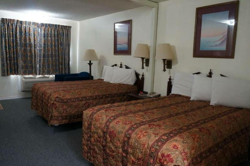 Ozark Inn & Suites Bagian luar foto